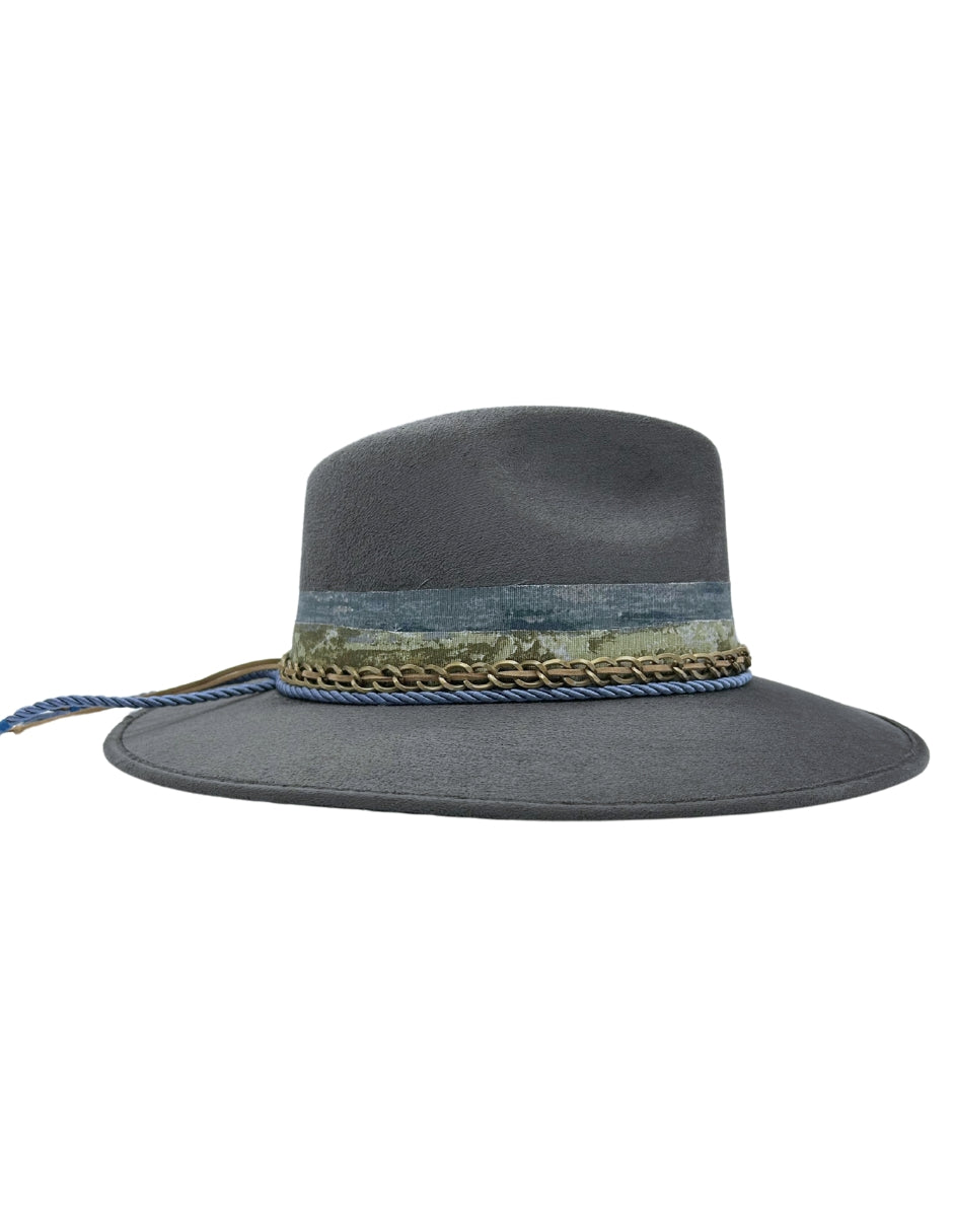 Sombrero Unisex en color Gris diseño de autor, modelo AZABACHE.