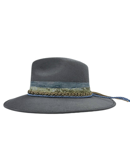 Sombrero Unisex en color Gris diseño de autor, modelo AZABACHE.