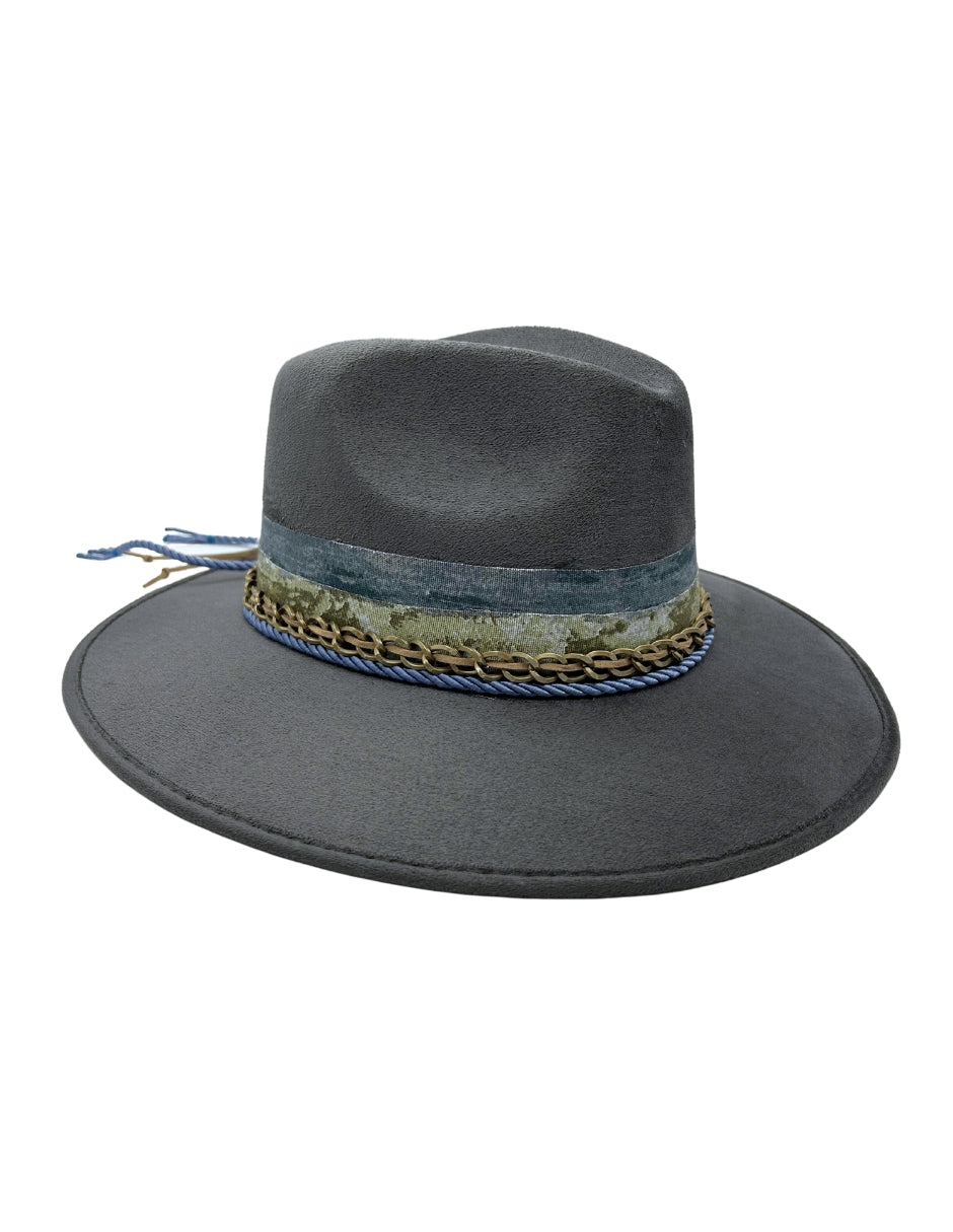 Sombrero Unisex en color Gris diseño de autor, modelo AZABACHE.