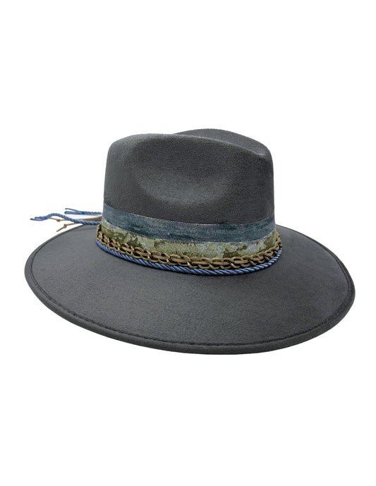Sombrero Unisex en color Gris diseño de autor, modelo AZABACHE.