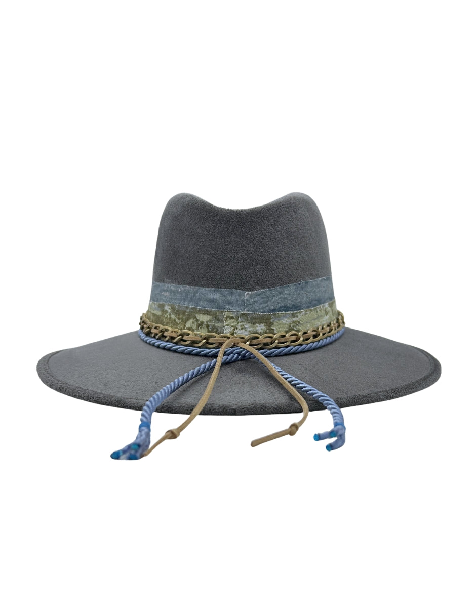 Sombrero Unisex en color Gris diseño de autor, modelo AZABACHE.