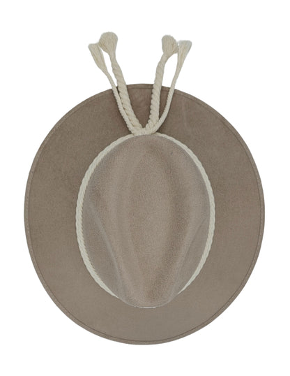 Sombrero Beige de autor con Cordón y diseño Único, modelo NIC.