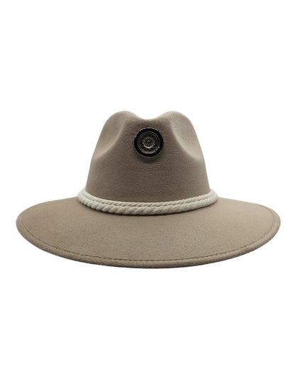 Sombrero Beige de autor con Cordón y diseño Único, modelo NIC.