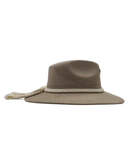 Sombrero Beige de autor con Cordón y diseño Único, modelo NIC.