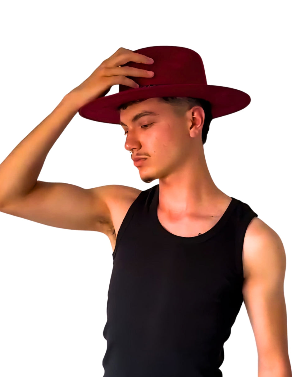 Sombrero en color vino de Autor, modelo DANTE.
