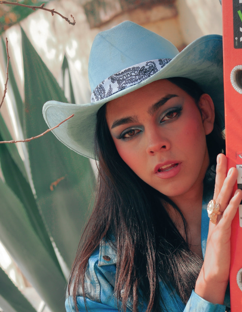 Texana Americana con toquilla personalizada, modelo LIVIE.