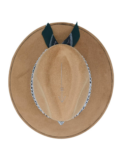 Sombrero Explorer de Autor con Detalles Únicos, modelo BILLY.