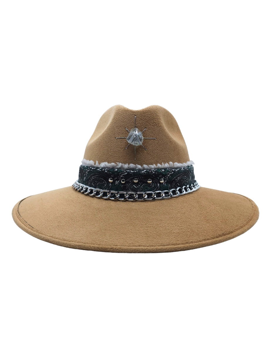Sombrero Explorer de Autor con Detalles Únicos, modelo BILLY.