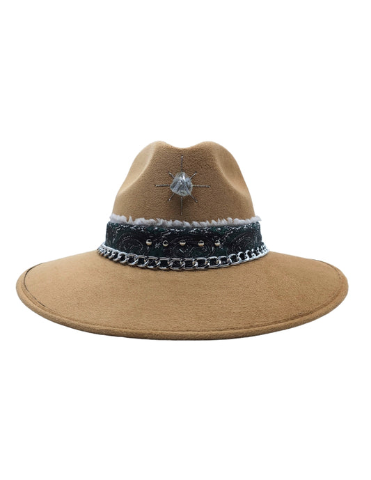 Sombrero Explorer de Autor con Detalles Únicos, modelo BILLY.
