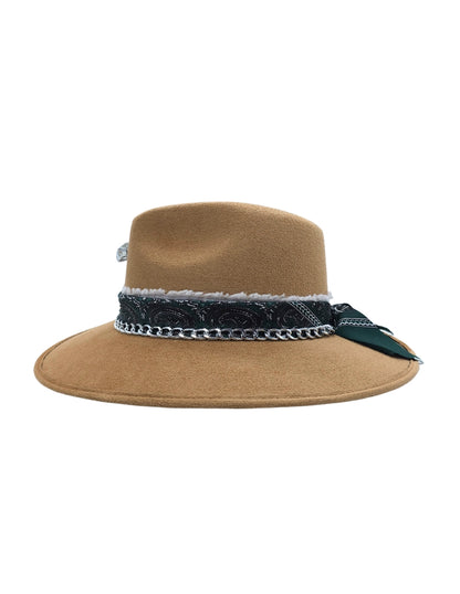 Sombrero Explorer de Autor con Detalles Únicos, modelo BILLY.
