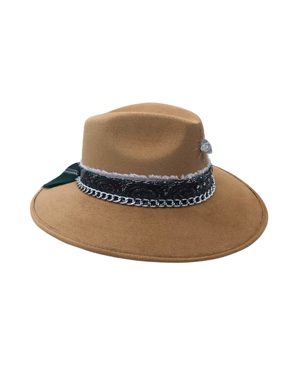 Sombrero Explorer de Autor con Detalles Únicos, modelo BILLY.