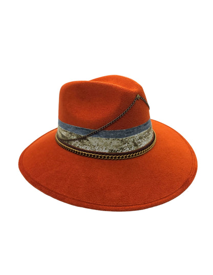 Sombrero Unisex Color Naranja con Cadena y Tira de Piel, Modelo NEROLA.