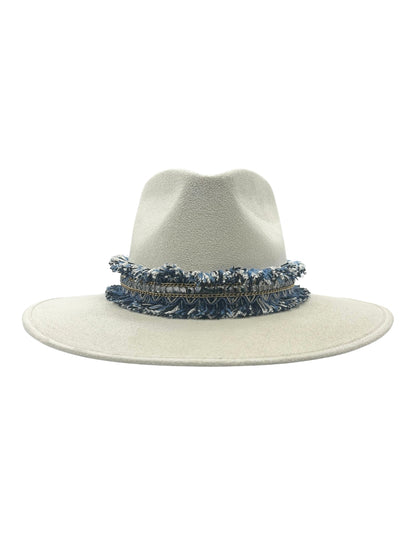 Sombrero Explorer de Autor en Marfil claro, modelo SANTORINI.