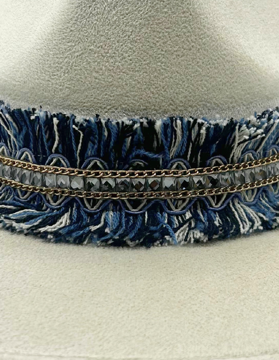 Sombrero Explorer de Autor en Marfil claro, modelo SANTORINI.