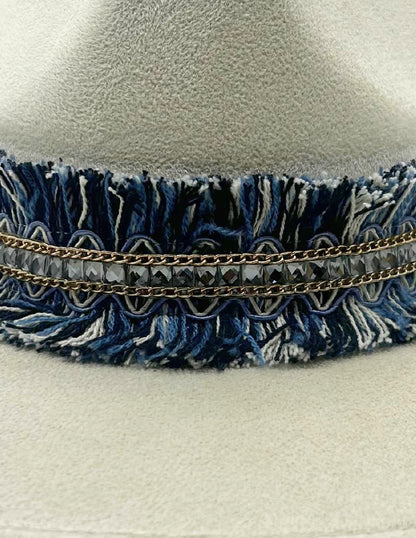 Sombrero Explorer de Autor en Marfil claro, modelo SANTORINI.