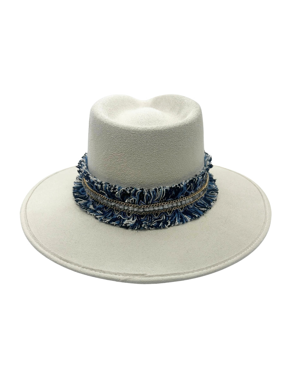 Sombrero Explorer de Autor en Marfil claro, modelo SANTORINI.